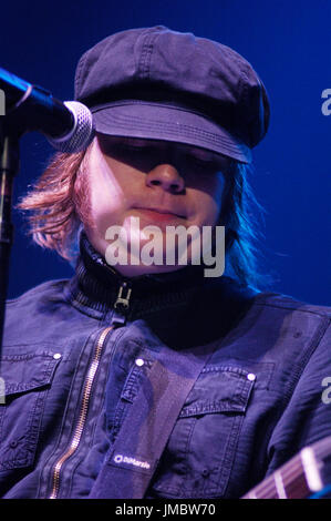 Sänger Patrick Stump von Fall Out Boy auf der Bühne führt bei Fall Out Boy Honda Civic Tour final Show statt Honda Center Anaheim, CA Stockfoto