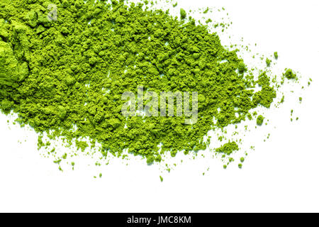 grünen Matcha Teepulver isoliert auf weißem Hintergrund Stockfoto