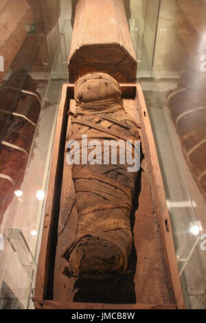 Italien, Florenz - 2. Oktober 2016: Blick auf die Kind-Mumie im nationalen archäologischen Museum von Florenz am 2. Oktober 2016 in der Toskana Italien. Stockfoto