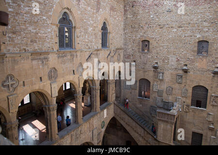 Italien, Florenz - 2. Oktober 2016: Blick auf den Innenhof Wand im Museo Nazionale del Bargello auf 2. Oktober 2016 in Florenz Italien. Stockfoto