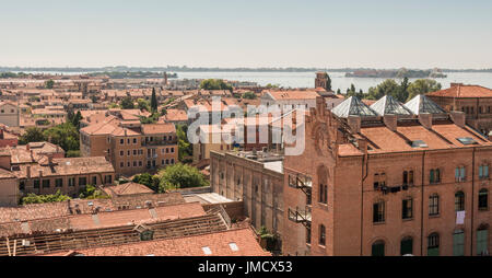 Auf der Dachterrasse Blick auf die Insel Giudecca in Venedig Italien. Stockfoto