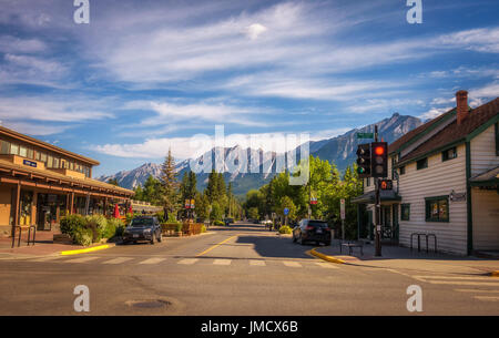 Auf den Straßen von Canmore in den kanadischen Rocky Mountains. Stockfoto