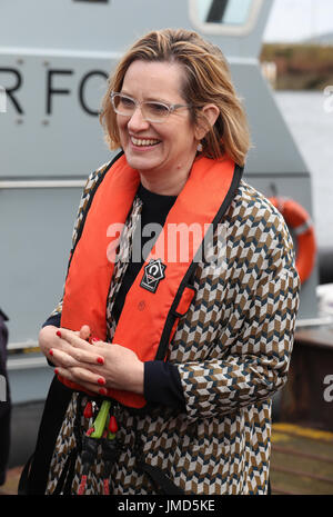 Zu Hause Sekretär Amber Rudd Besuch Troon um Grenze Kraft Küstenpatrouille Neovaskularisation (CPV) sehen in Aktion. Stockfoto