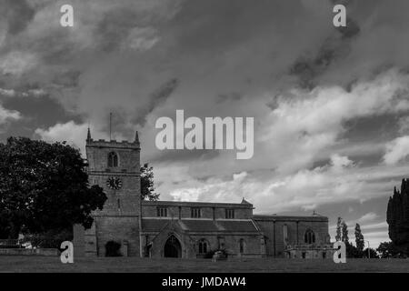 Saint Pter und Paulus Kirche in Warsop Stockfoto