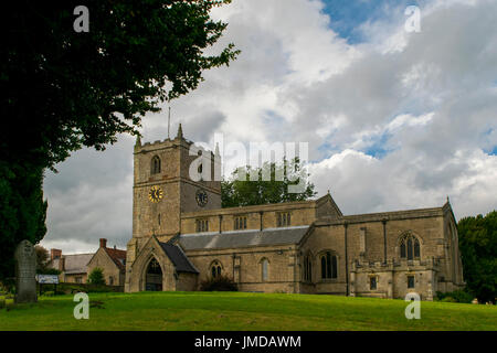 Saint Pter und Paulus Kirche in Warsop Stockfoto