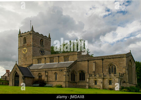 Saint Pter und Paulus Kirche in Warsop Stockfoto