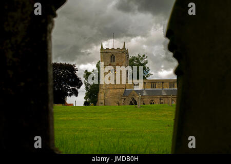 Saint Pter und Paulus Kirche in Warsop Stockfoto