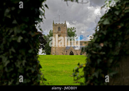 Saint Pter und Paulus Kirche in Warsop Stockfoto