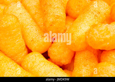 Käse-Blätterteig. Käse Puffs Snack Textur Essen Hintergrundmuster. Stockfoto