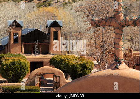 Das historische El Santuario De Chimayo ist ein wichtiger Punkt von Interesse für die Touristen entlang der wunderschönen High Road nach Taos unterwegs im Norden von New Mexico Stockfoto