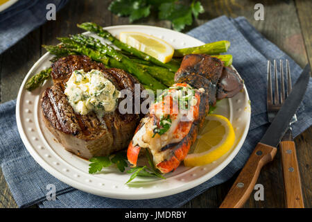 Hausgemachte Steak und Hummer Surf n Turf mit Spargel Stockfoto