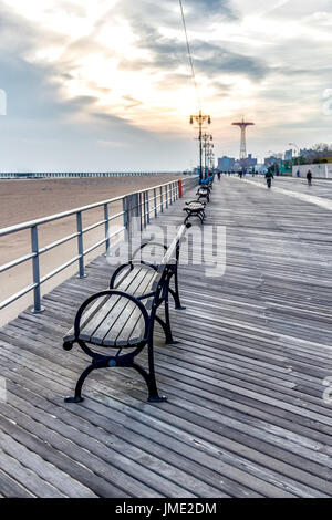 Coney Island-Promenade in 2010, bevor der Hurrikan zerstört Stockfoto