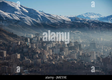 Von der Dachterrasse aus Teheran Stockfoto