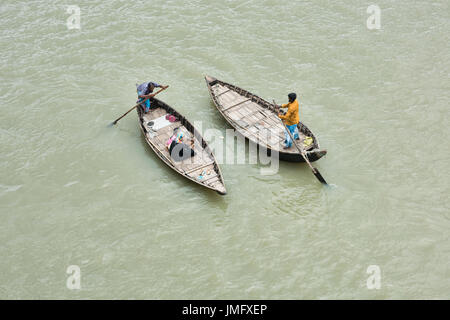 Ruderboote am Fluss Buriganga, Dhaka, Bangladesch Stockfoto