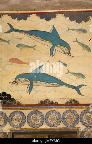 Der Palast von Knossos war das zeremonielle und politische Zentrum der minoischen Zivilisation und Kultur. Hier ist die Königin megaron mit Dolphin Fresken. Stockfoto