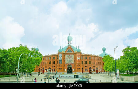 Lissabon, Portugal - 2. Mai 2012: Die Fassade der alten Stierkampfarena - Campo Pequeno, am gleichnamigen Platz gelegen und Gesichter Avenue der Republik, Stockfoto