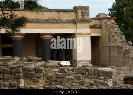 Der Palast von Knossos war das zeremonielle und politische Zentrum der minoischen Zivilisation und Kultur. Hier ist die Königin megaron mit Dolphin Fresken. Stockfoto