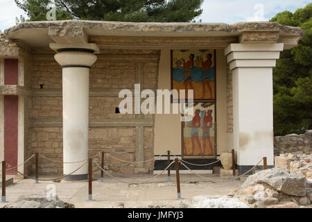 Der Palast von Knossos wurde das zeremonielle und politische Zentrum der minoischen Zivilisation und Kultur. Zahlreiche Fresken wurden dort ausgegraben. Stockfoto