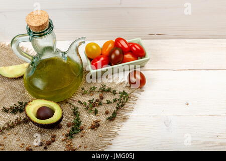 Zutaten für Frühling Gemüse Buddha Schüssel. Leckeres gesundes Essen. Stockfoto