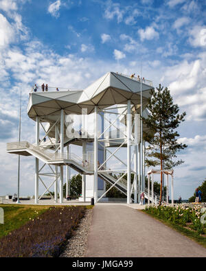 Berlin, Marzahn. Gärten der Welt Botanischer Garten, neue 'Wolkenhain' Aussichtsplattform auf Kienberg Hügel gebaut, für die IGA 2017 Stockfoto