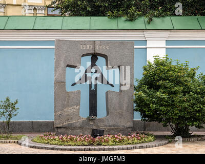 KIEW, UKRAINE - 11. JUNI 2016: Gedenkstätte für die große Hungersnot von 1932-1933 (Holodomor) in der Nähe des St. Michaels Golden-Domed-Klosters Stockfoto