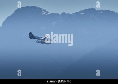 Harbour Air Services de Havilland turbo Otter floatplane über British Columbia, Kanada. Stockfoto