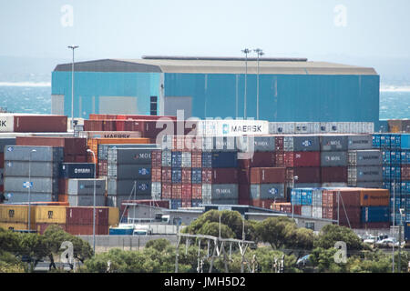 Container im Hafen von Kapstadt, Südafrika Stockfoto