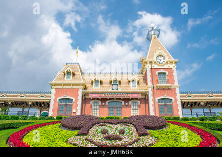 Disneyland-Rathaus und Bahnhof, Hong Kong Disneyland Stockfoto