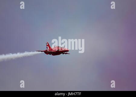 Mitglied der Red Arrows beim Royal International Air Tattoo im RAF Fairford in Gloucestershire, Großbritannien Stockfoto