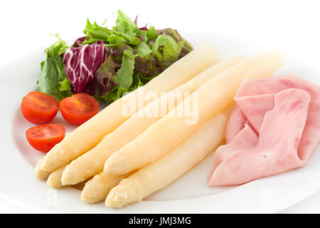 Salat mit Salat, Spargel und Schinken Stockfoto