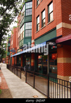 Syracuse, New York, USA. 23. Juli, 2017.The Blue Tusk auf Walton Street im Abschnitt Waffenkammer Platz der Innenstadt von Syrakus. Beliebte Restaurants, Einkaufen ein Stockfoto