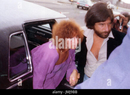 Barbra Streisand und Jon Peters im Bild, wo Sie 1977 Grammy Awards Proben am 27. März 1977.  Bildnachweis: Nancy Barr Brandon/MediaPunch Stockfoto