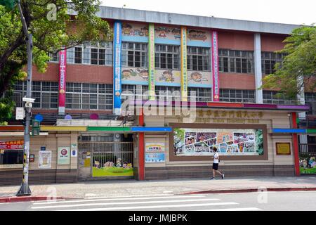 Die Vorderseite des kommunalen Ximen Grundschule Taipeh. Klasse k-6. Stockfoto