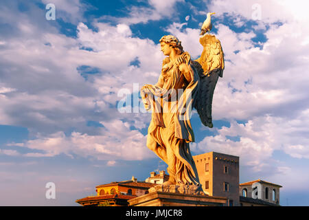 Statue des Engels auf Saint Angel Brücke, Rom, Italien Stockfoto