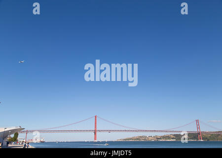 25 de Abril Bridge ist eine Hängebrücke in Lissabon Portugal Stockfoto