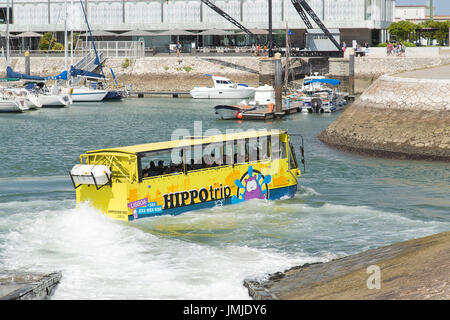 Amphibische Touristenbus in Wasser in Belem Lissabon Portugal Stockfoto