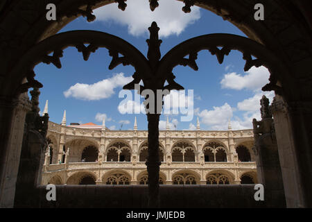 Kreuzgang im Kloster Jerónimos in Lissabon Portugal Stockfoto