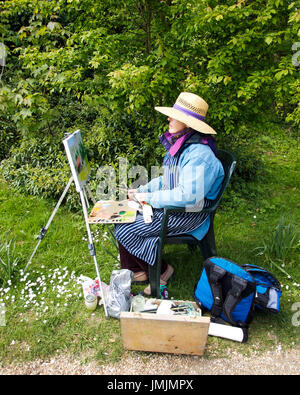 Plein Air Maler im Orchard Tea Garden, Cambridge UK Stockfoto