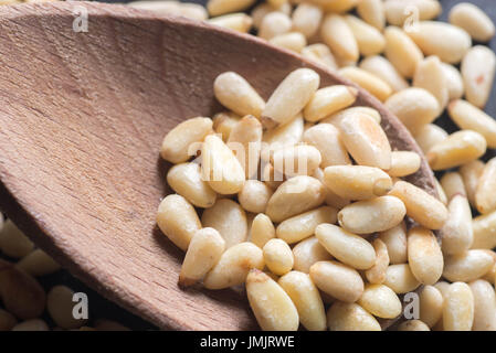 Gruppe von Pinienkernen Makro Stockfoto