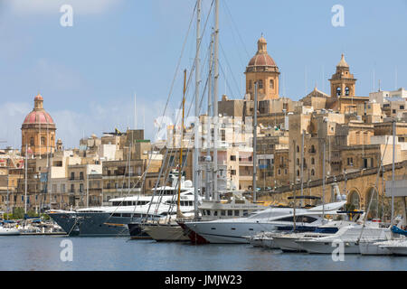 Malta, Valletta, 3-Städte, Grand Harbour, Yachten im Hafen von Birgu, Stockfoto