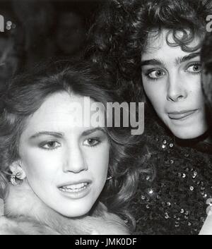 © RTMcbride / MediaPunch BROOKE SHIELDS und MELISSA GILBERT CREDIT Mai 1985 NIGHT OF 100 STARS RADIO CITY MUSIC HALL in NEW YORK CITY alle Verwendungen Stockfoto