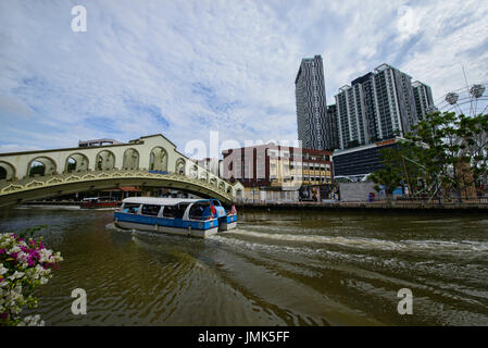 Fahren Sie entlang der Melaka Fluss, Malacca, Malaysia Stockfoto