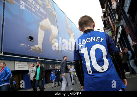 Everton-Fans zeigen ihre Unterstützung für Wayne Rooney vor dem UEFA Europa League Qualifying Third Round, First Leg Match im Goodison Park, Liverpool. DRÜCKEN SIE VERBANDSFOTO. Bilddatum: Donnerstag, 27. Juli 2017. Siehe PA Geschichte Fußball Everton. Bildnachweis sollte lauten: Barrington Coombs/PA Wire Stockfoto