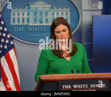 Washington, USA. 27. Juli 2017. White House Press Secretary Sarah Huckabee Sanders gibt das tägliche Briefing im Pressebereich weißen Haus in Washington DC. Bildnachweis: Patsy Lynch/Alamy Live-Nachrichten Stockfoto