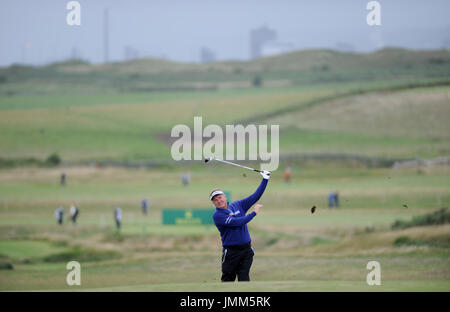 Golfclub Royal Porthcawl, Bridgend, UK. 27. Juli 2017. Verteidigung-Champion Paul Broadhurst der England spielt seine Annäherungsschlag am 13. Loch in der ersten Runde des The Senior Open Championship in Royal Porthcawl Golf Club. Bildnachweis: David Partridge/Alamy Live-Nachrichten Stockfoto