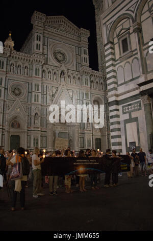 Florenz, Italien. 27. Juli 2017. Demonstranten in Florenz Italien März gegen ein neues Gesetz, das von der Regierung die Impfungen für Schulkinder Mandate eingeführt. Bildnachweis: Joseph Suschitzky/Alamy Live-Nachrichten Stockfoto