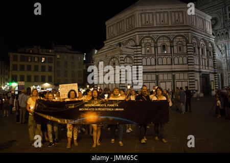 Florenz, Italien. 27. Juli 2017. Demonstranten in Florenz Italien März gegen ein neues Gesetz, das von der Regierung die Impfungen für Schulkinder Mandate eingeführt. Bildnachweis: Joseph Suschitzky/Alamy Live-Nachrichten Stockfoto