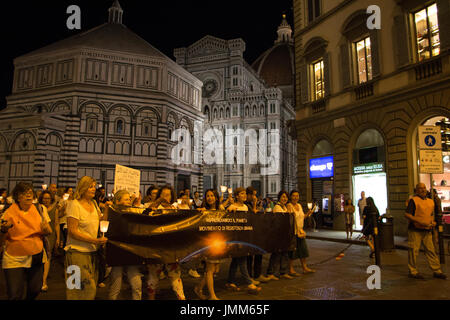 Florenz, Italien. 27. Juli 2017. Demonstranten in Florenz Italien März gegen ein neues Gesetz, das von der Regierung die Impfungen für Schulkinder Mandate eingeführt. Bildnachweis: Joseph Suschitzky/Alamy Live-Nachrichten Stockfoto