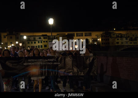 Florenz, Italien. 27. Juli 2017. Demonstranten in Florenz Italien März gegen ein neues Gesetz, das von der Regierung die Impfungen für Schulkinder Mandate eingeführt. Bildnachweis: Joseph Suschitzky/Alamy Live-Nachrichten Stockfoto