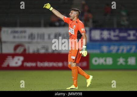 Gifu, Japan. 9. Juli 2017. Victor (Gifu) Fußball: Japan 2017 Meiji Yasuda J2-League match zwischen FC Gifu 3-2 Kyoto Sanga FC Gifu Memorial Center Nagaragawa Stadion in Gifu, Japan. Bildnachweis: Mutsu Kawamori/AFLO/Alamy Live-Nachrichten Stockfoto